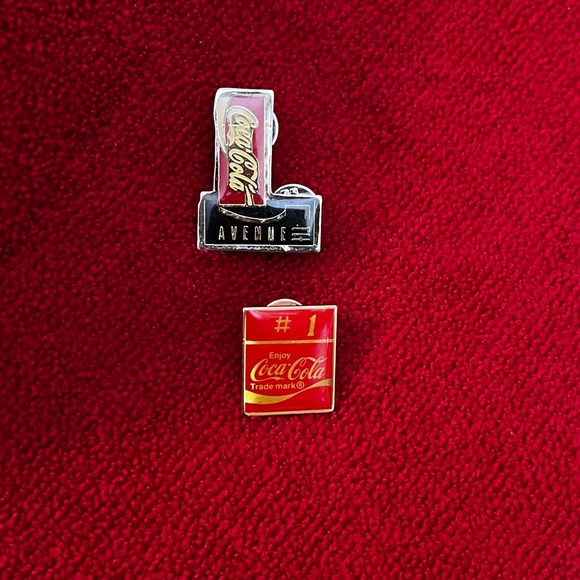 (2) Vintage Coca-Cola Lapel Pins - Picture 6 of 9